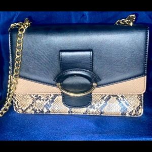 Nine West black cream snake skin crossbody. 9” x 6.5”